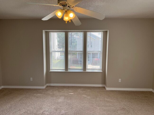 Building Photo - 9 Lantana Ct