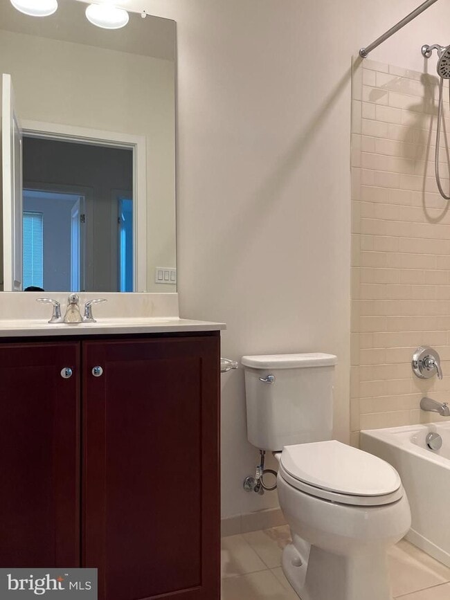 Building Photo - 805 Lakeview Ct