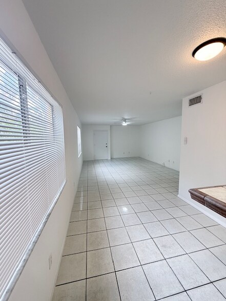Building Photo - 1020 N 18th Ct