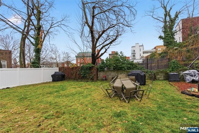 Building Photo - 12 Dempsey Ave