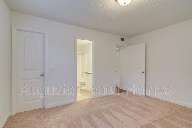 Building Photo - 2905 Arrowhead Dr