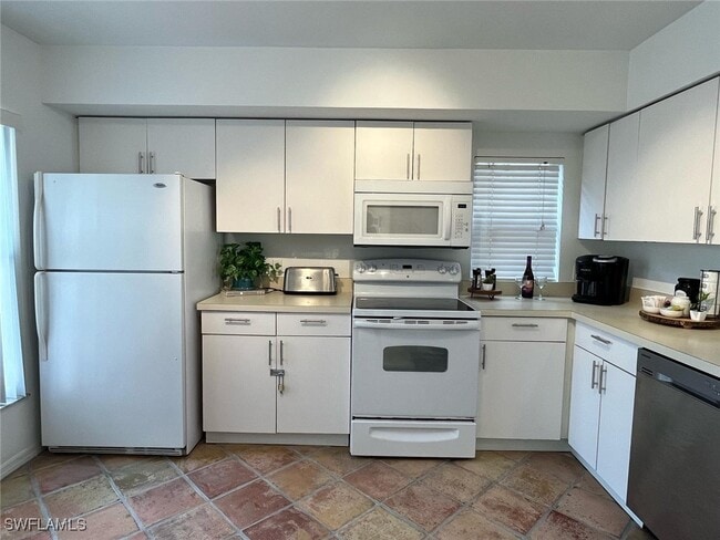 Building Photo - 15009 Cloverdale Dr
