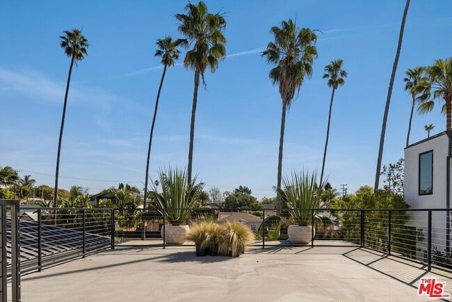 Building Photo - 913 Milwood Ave