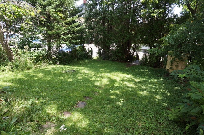 Building Photo - AVAILABLE JUNE 1ST 2026 - Beautiful 3 bed/2 bath House