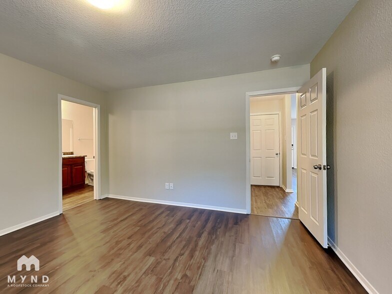 Building Photo - 303 Westwood Dr