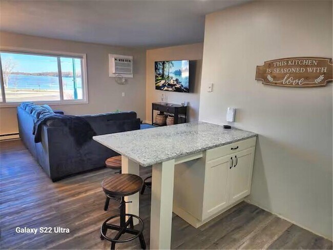 Building Photo - 114 Lake Ave S