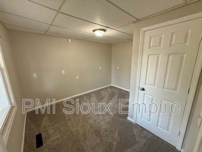 Building Photo - 316 N Sherman Ave