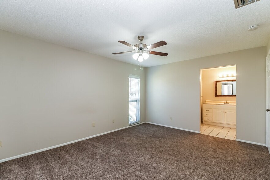 Building Photo - 3610 Fairway Forest Dr