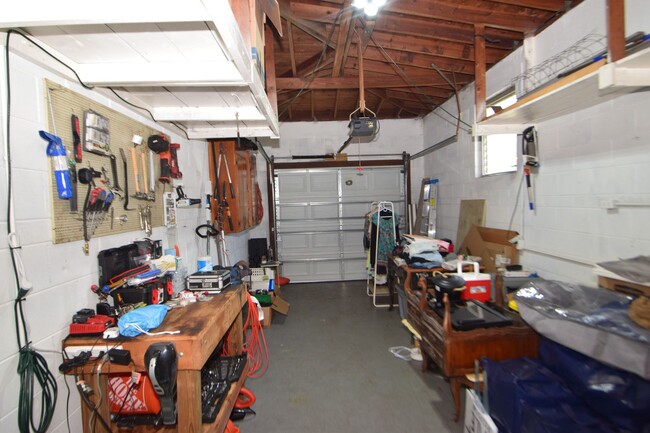 Building Photo - Wonderful Home in the Heart of My Old Arli...