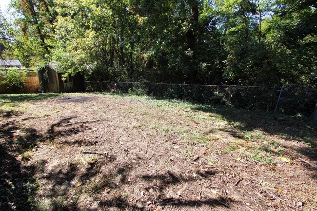 Building Photo - 4 Bed 2 Bath House for Rent