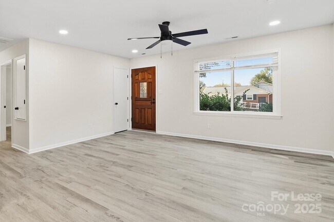 Building Photo - 7605 Bramblewood Dr