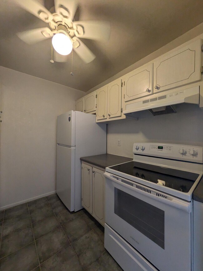 Building Photo - 131 Doolen Ct
