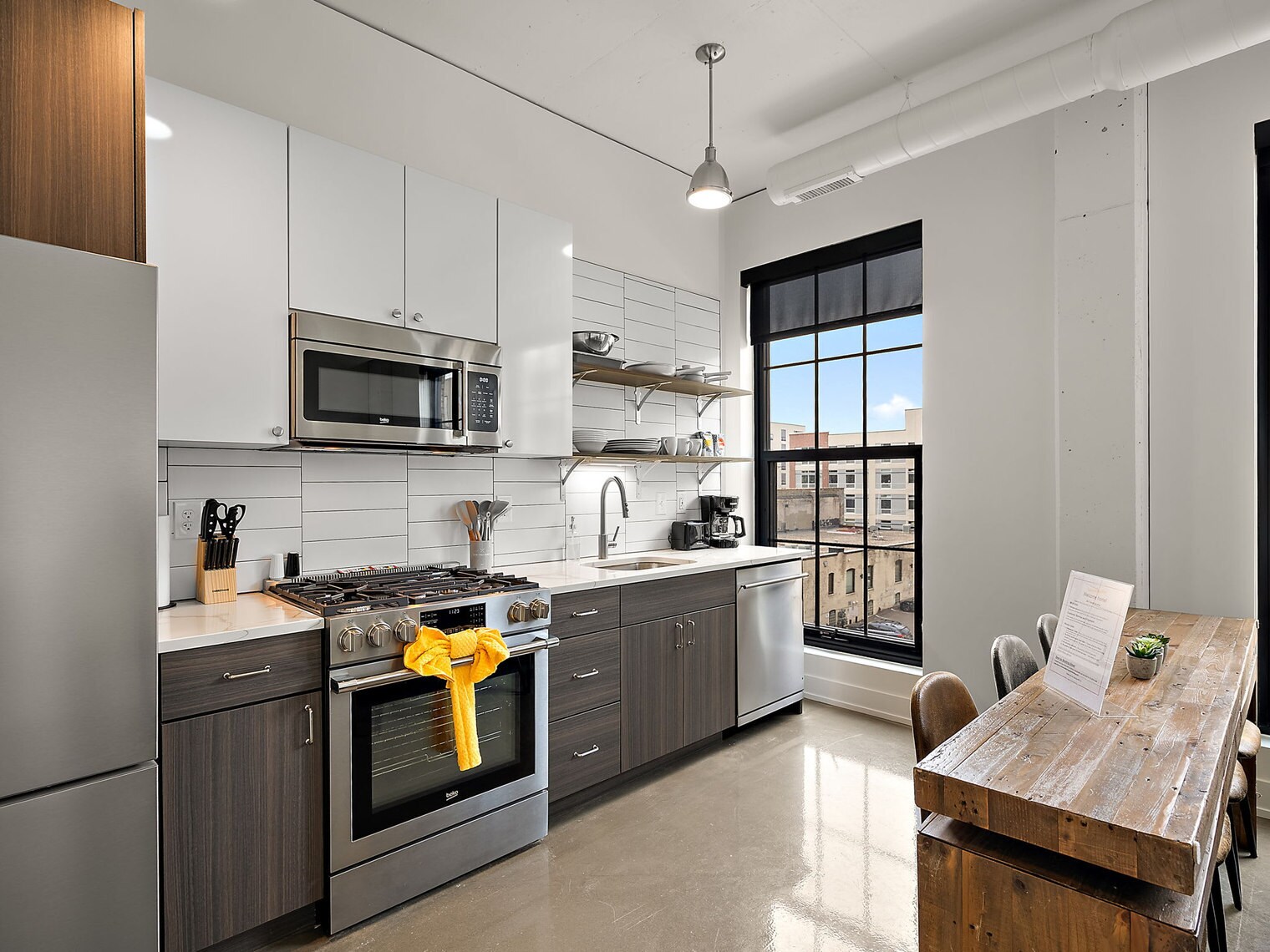 Building Photo - 608 N 3rd Ave