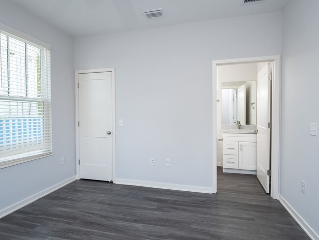 Building Photo - Porter's Parkside - Brand New 5 Bedroom, 5...