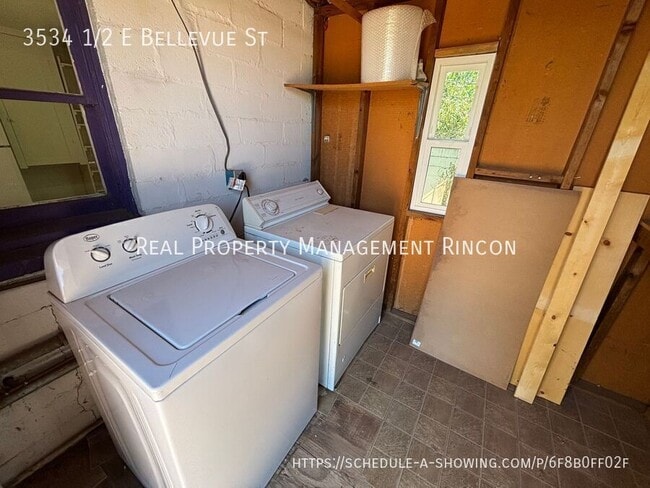 Building Photo - 3534 1/2 E Bellevue St-