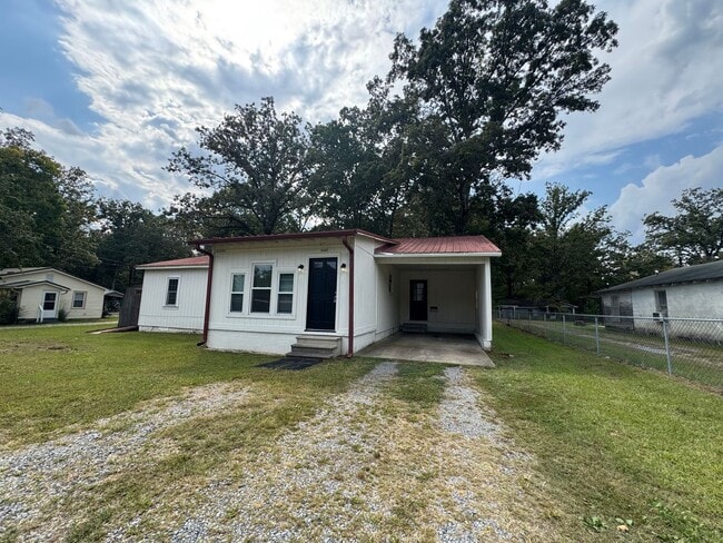 Primary Photo - 3/2 House with bonus room in Armuchee $1,195