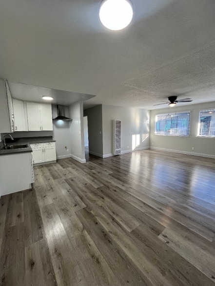 Building Photo - 1240 W 105th St
