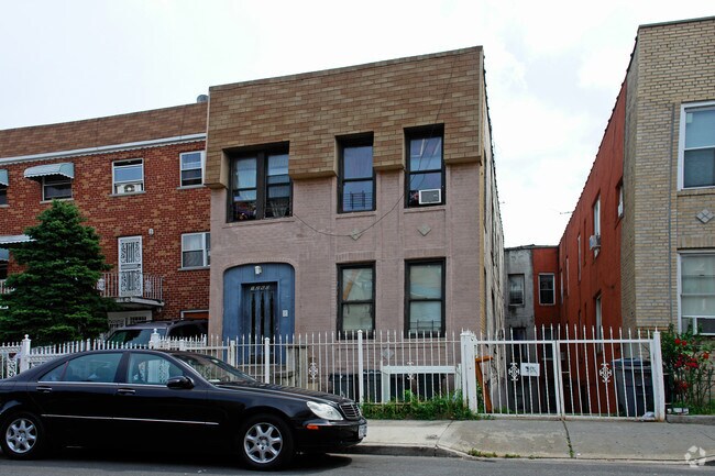 Building Photo - 1260 Fteley Ave