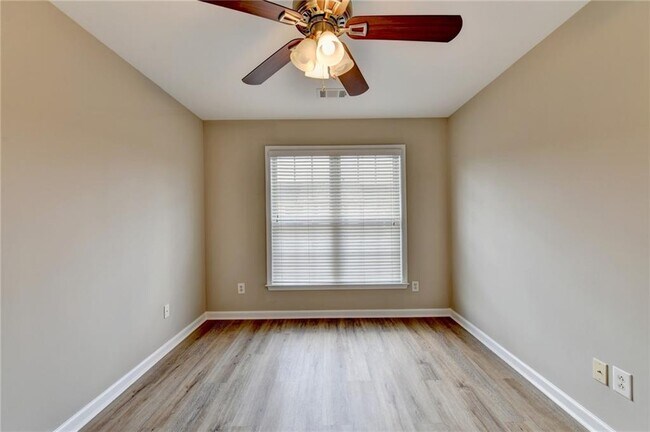 Building Photo - 4005 Edgecomb Dr