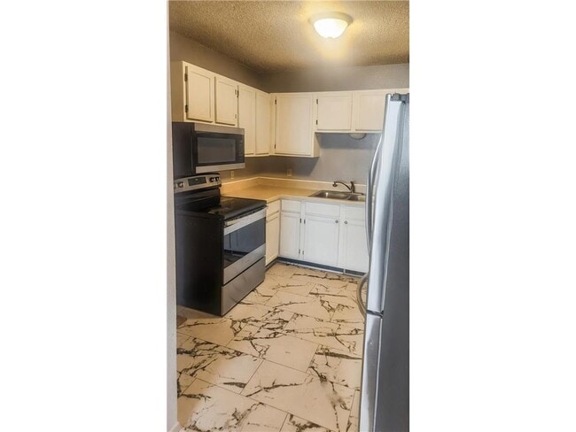 Building Photo - 9 Heights Rd NE