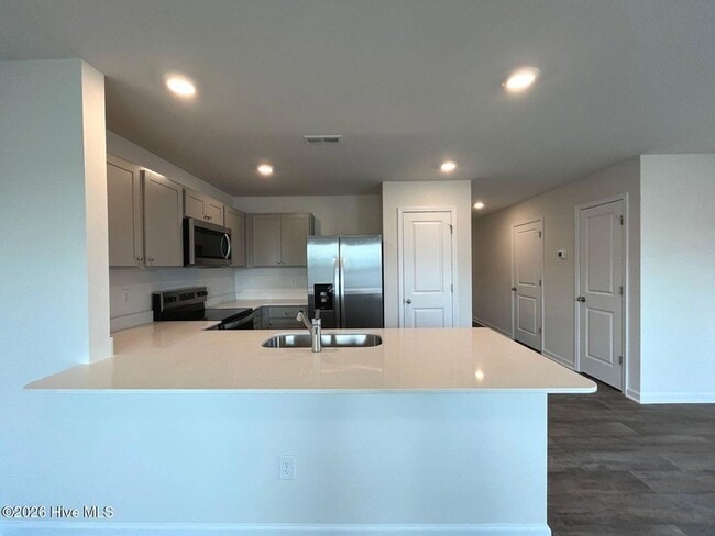 Building Photo - 201 Maddox Dr