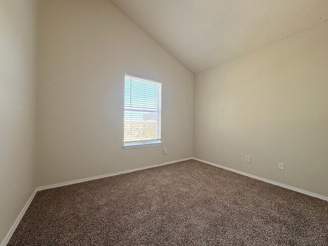 Building Photo - East El Paso 4bed/2bath
