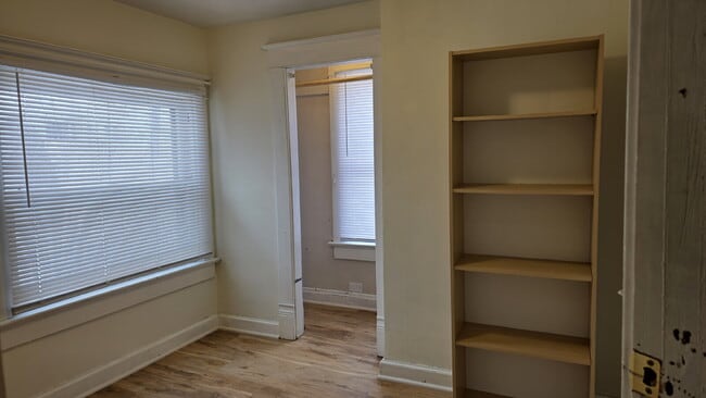 Building Photo - 3 Bedroom Home