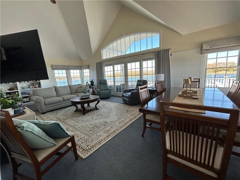 Building Photo - 67 Esmond Ave