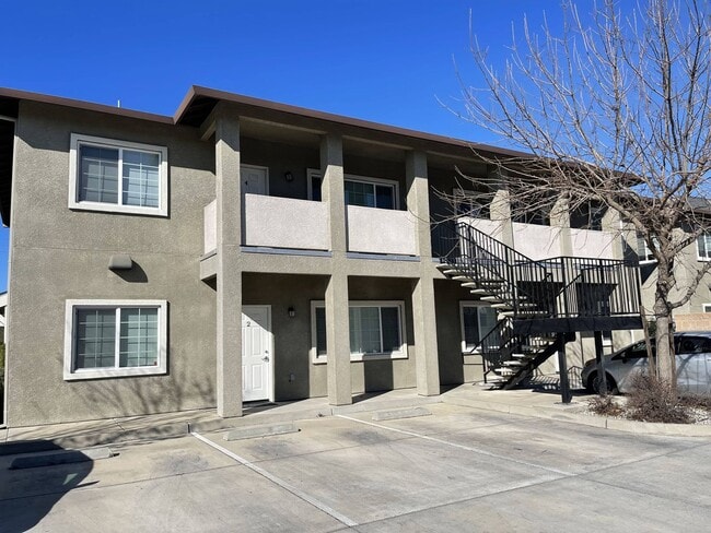 Building Photo - 929 Featherside Way