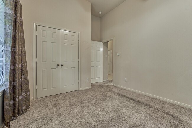 Building Photo - 8007 N Tarrytown Crossing Dr