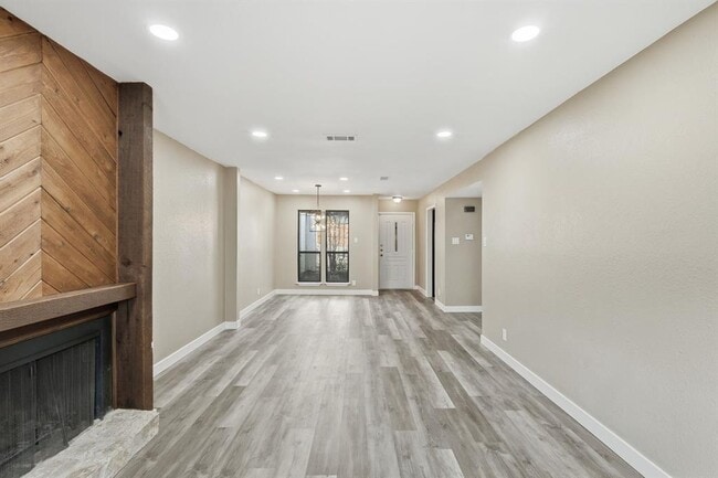 Building Photo - 5605 Highland Crest Dr