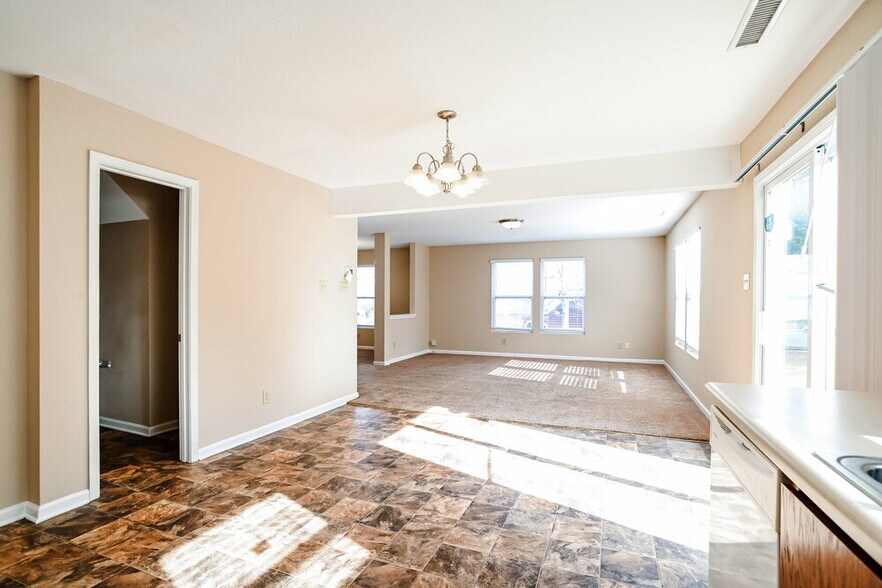 Building Photo - 14235 Hartwell Farm Dr