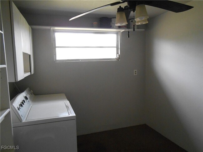 Building Photo - 241 Thistle Ct