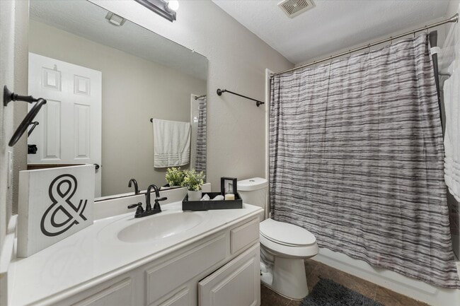 Building Photo - 4318 Raintree Ct
