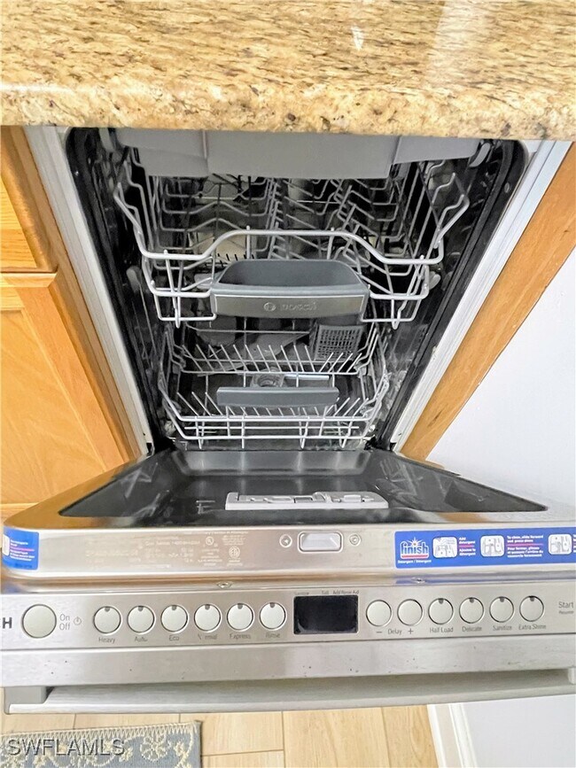 Building Photo - 260 Southbay Dr