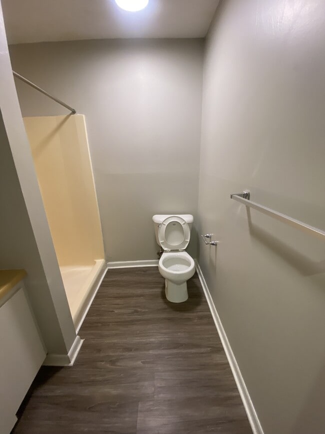 Building Photo - 841 Applewood Ln