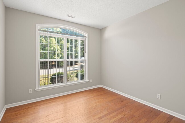 Building Photo - 8 Hadley Park Way