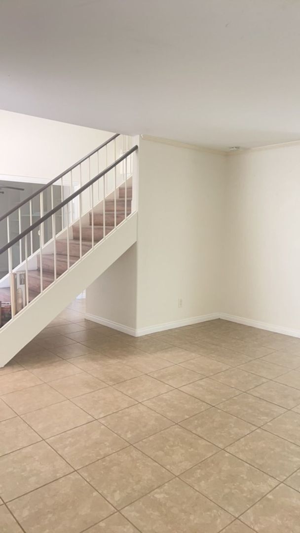Building Photo - 1356 Bobolink Dr