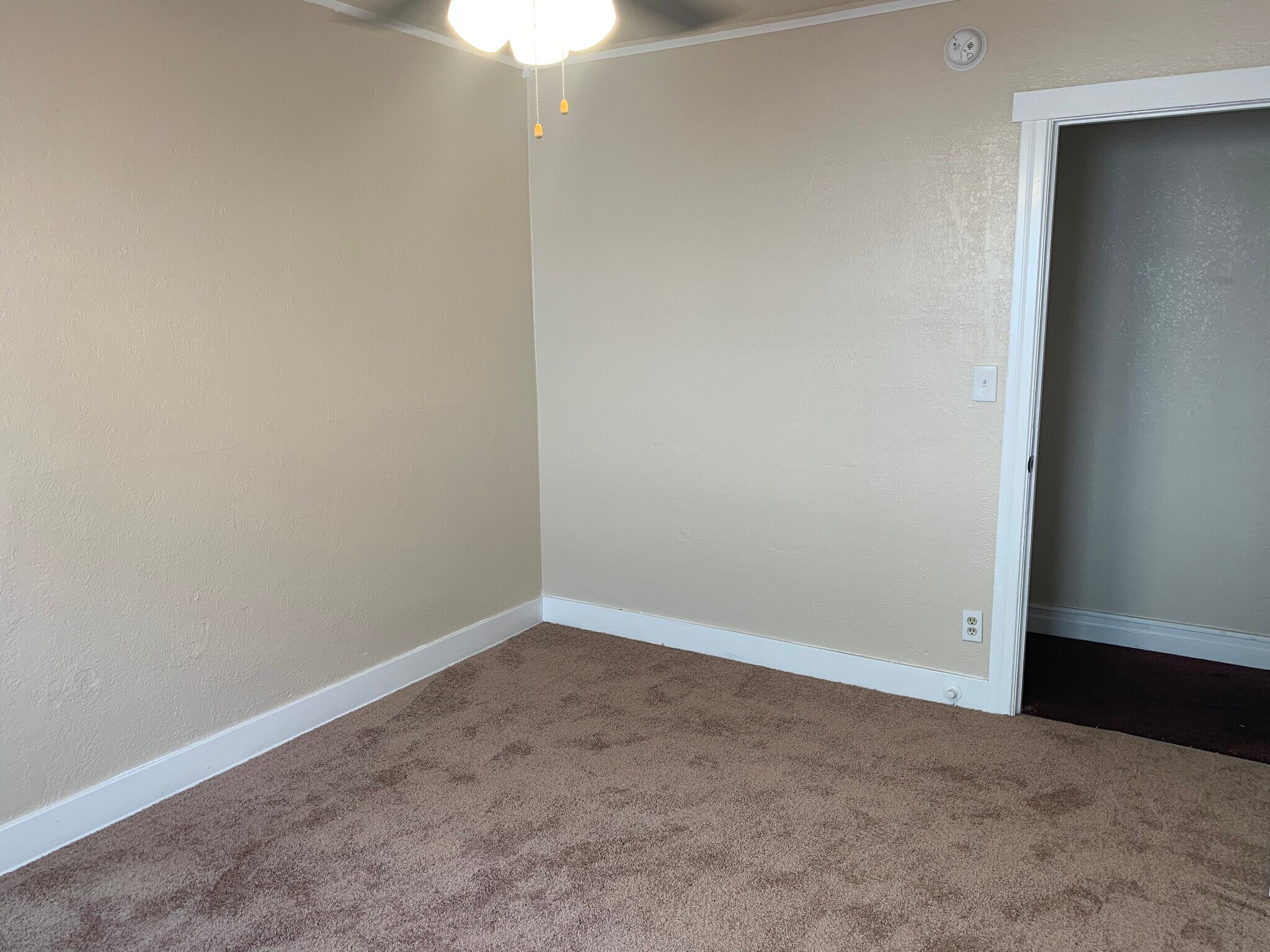 Building Photo - 342 E 84th St