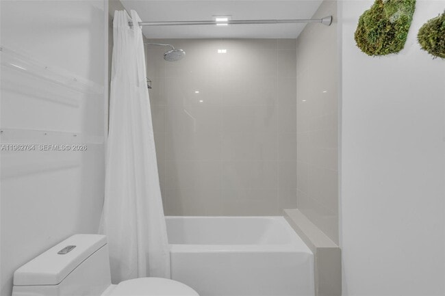 Building Photo - 121 NE 34th St