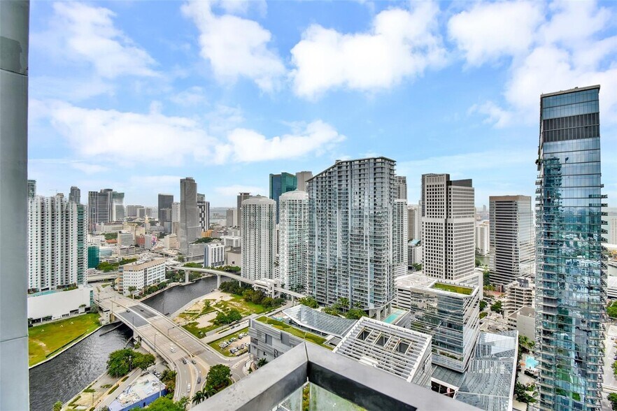 Building Photo - 88 SW 7th St