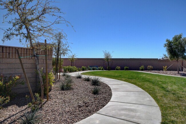 Building Photo - COMFY and NEW 3 Bedroom Home in Skye Canyon!