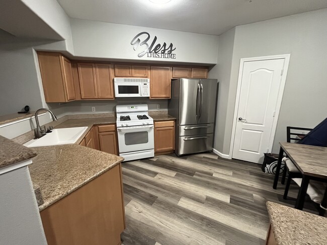 Kitchen - 5578 Tares Cir