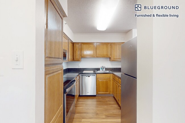 Building Photo - 2251 Pimmit Dr