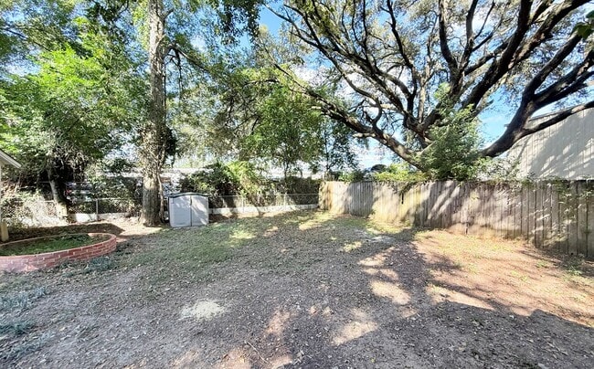 Building Photo - Charming 2-Bedroom Home with Office
