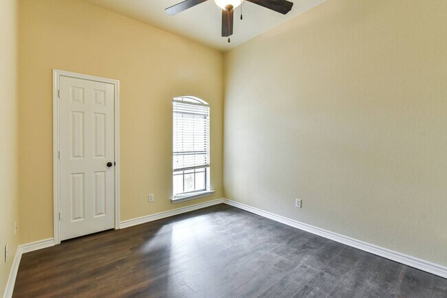Building Photo - 6905 Deorsam Loop