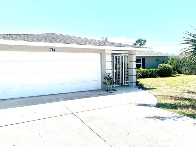 Building Photo - 1714 Meadowood St