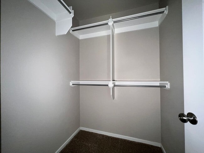 Building Photo - Pre leasing now for 4/1/2026