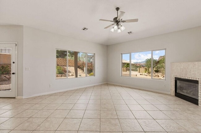 Building Photo - Beautiful 4 Bedroom Single-Level Home