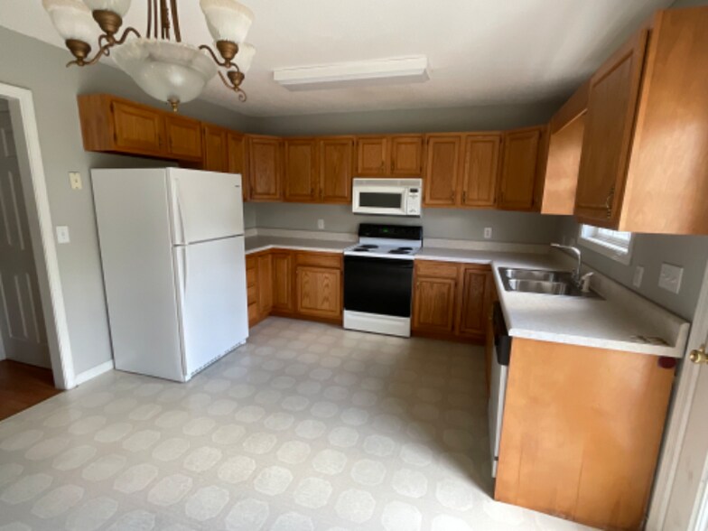 Building Photo - 235 Hunter Hills Cir
